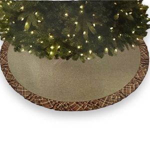 Jaclyn Smith Golden Radiance Tree Skirt
